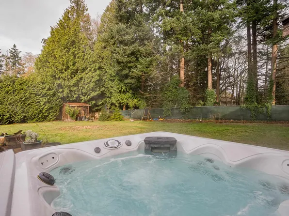 5079 Walker Ave, Delta, BC V4M 1A8