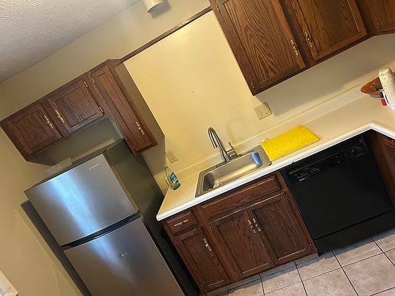5th image of 10 Villas Rd #103