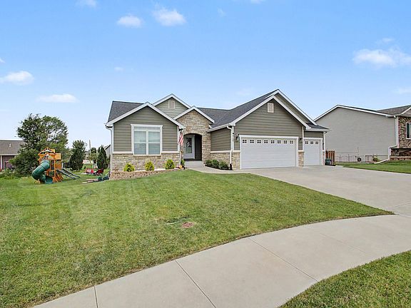 5th image of 4750 Christine Cir