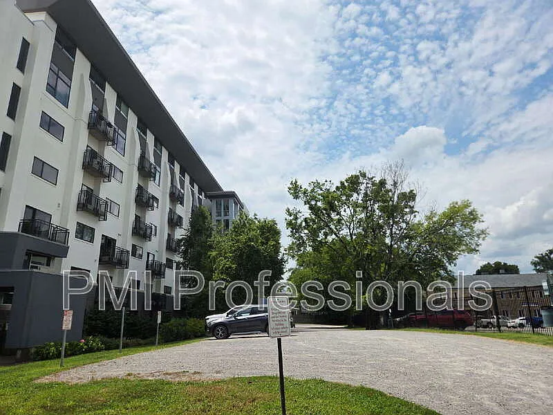 1 bed, 1.0 bath, 765 sqft, $2,799 — Photo 3