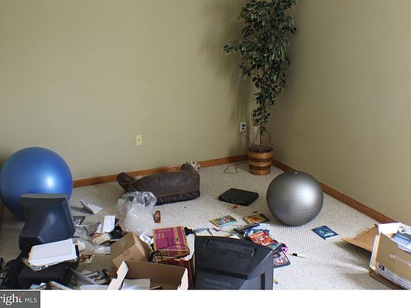 5th image of 21643 Hackney Cir