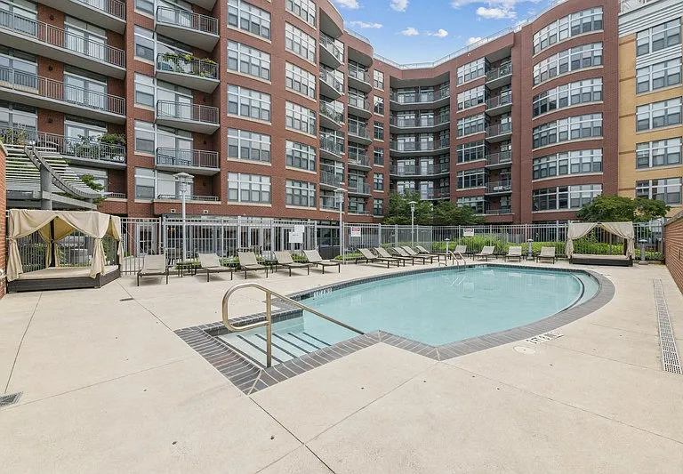 Jasper Columbia Pike — Photo 12