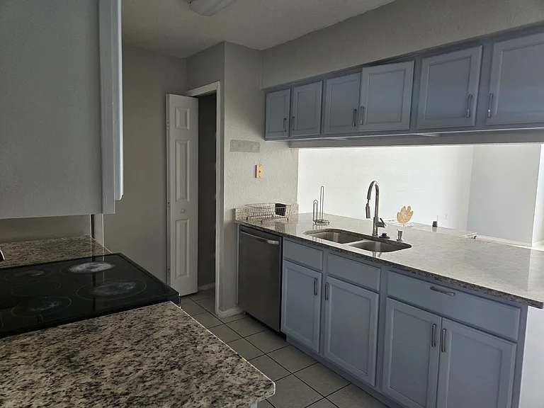 2319 Prime Cir #B — Photo 5