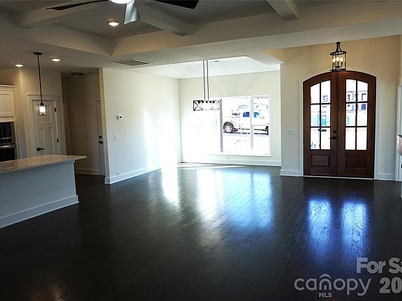 5th image of 152 Old Bailey Ct