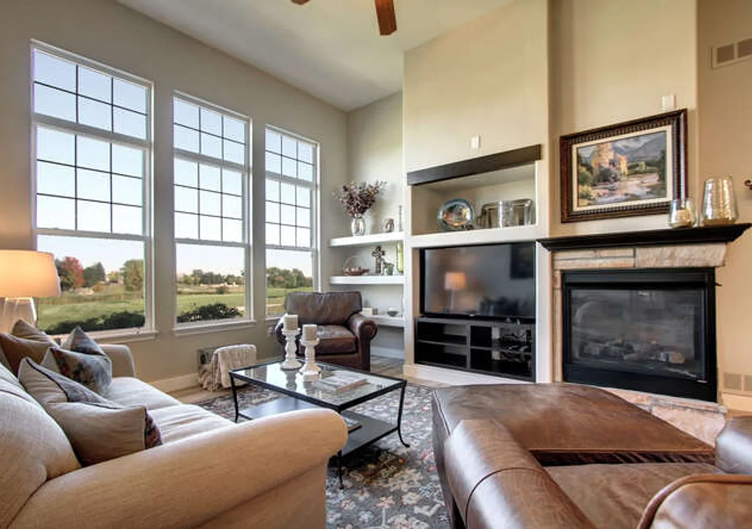 Spacious 3 BDR Townhome on Golf Course — Photo 2