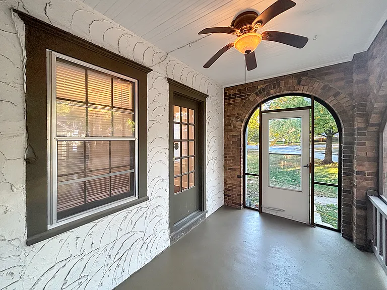 400 E Meyer Blvd #400 — Photo 16