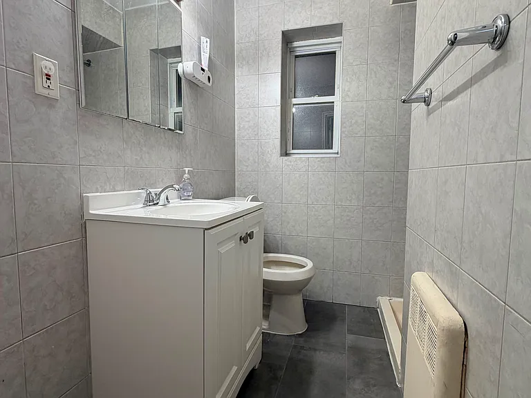 1408 Astor Ave #1 — Photo 8