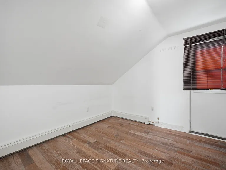 3331 Dundas St W — Photo 22