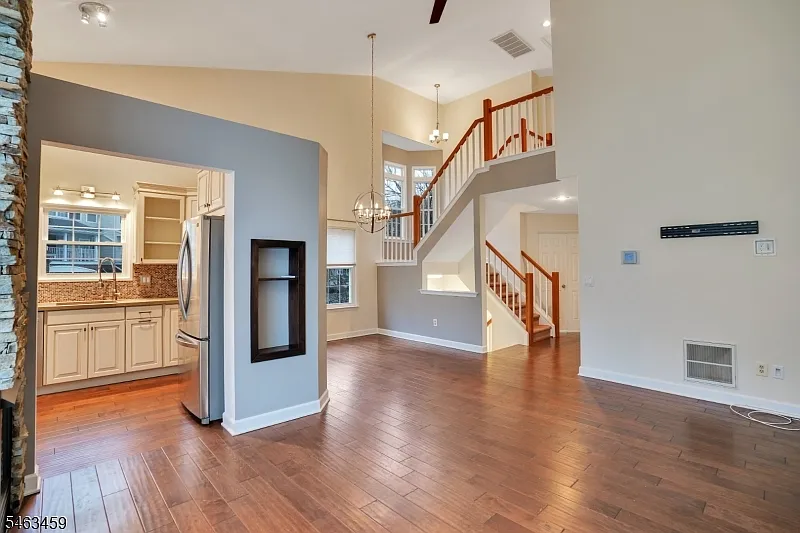 3 bed, 2.5 bath, $3,700 — Photo 2