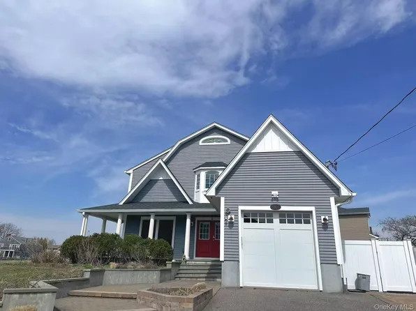 (undisclosed Address), Massapequa, NY 11758