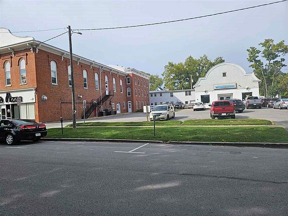 5th image of 302 E Bloomington St