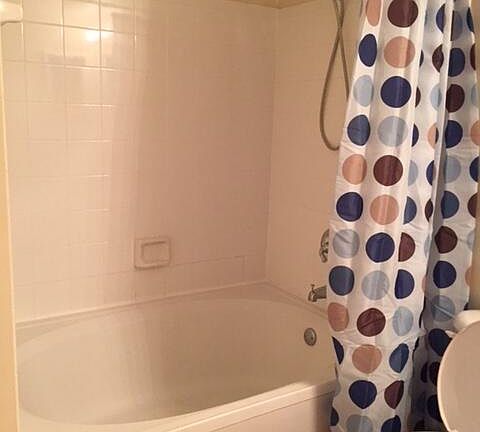 3rd image of 404 Villa Cir #404