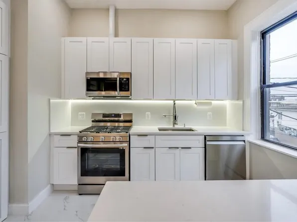 3302 Palisade Avenue image 2 of 22