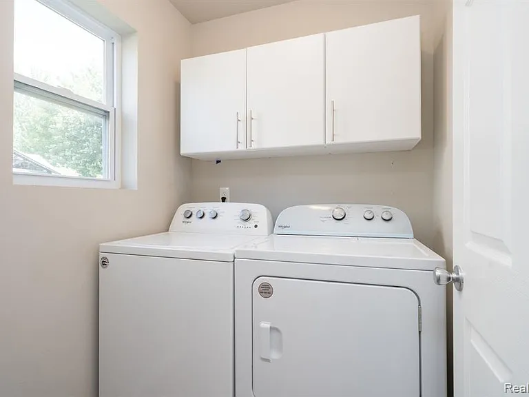 425 Knollwood Dr — Photo 16