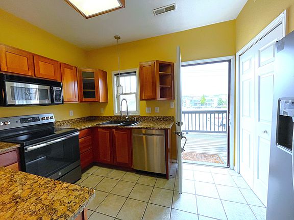 2nd image of 2230 N Pennsylvania St Unit 4