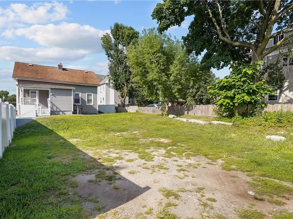 250 Lockwood St, Providence, RI 02907