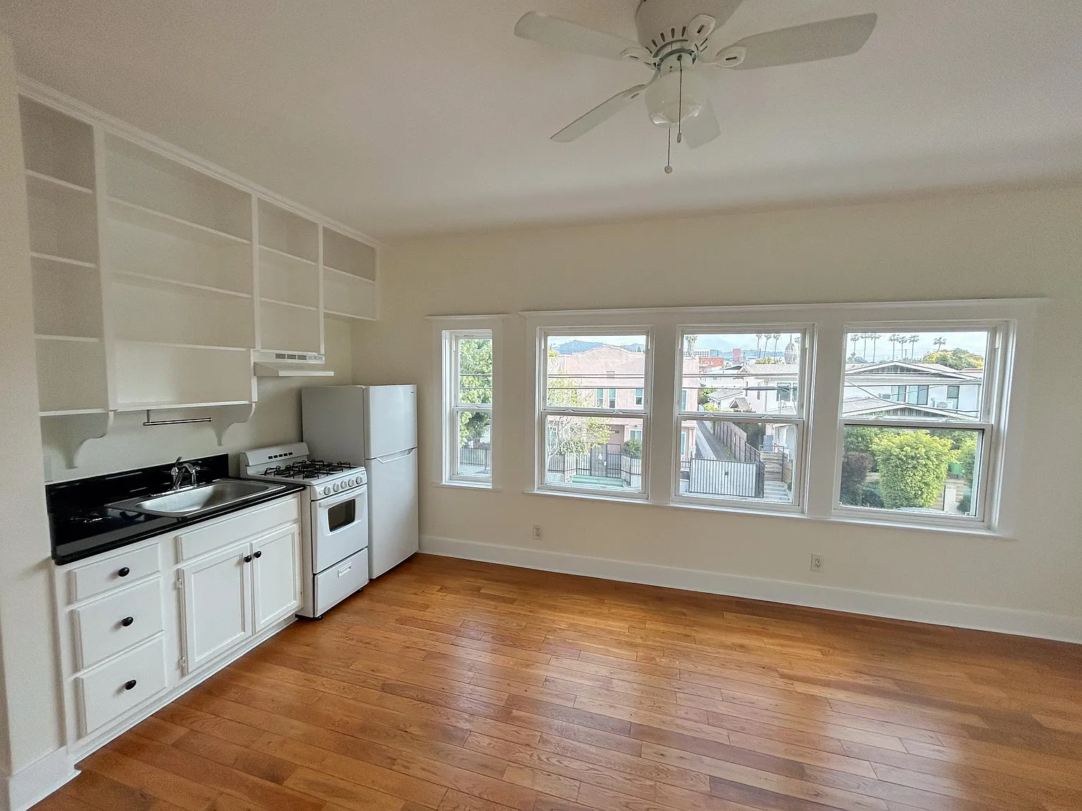 4440 Burns Ave — Photo 3