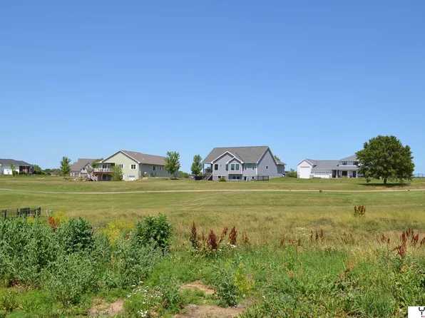 1818 Lake Ridge Dr, Plattsmouth, NE 68048