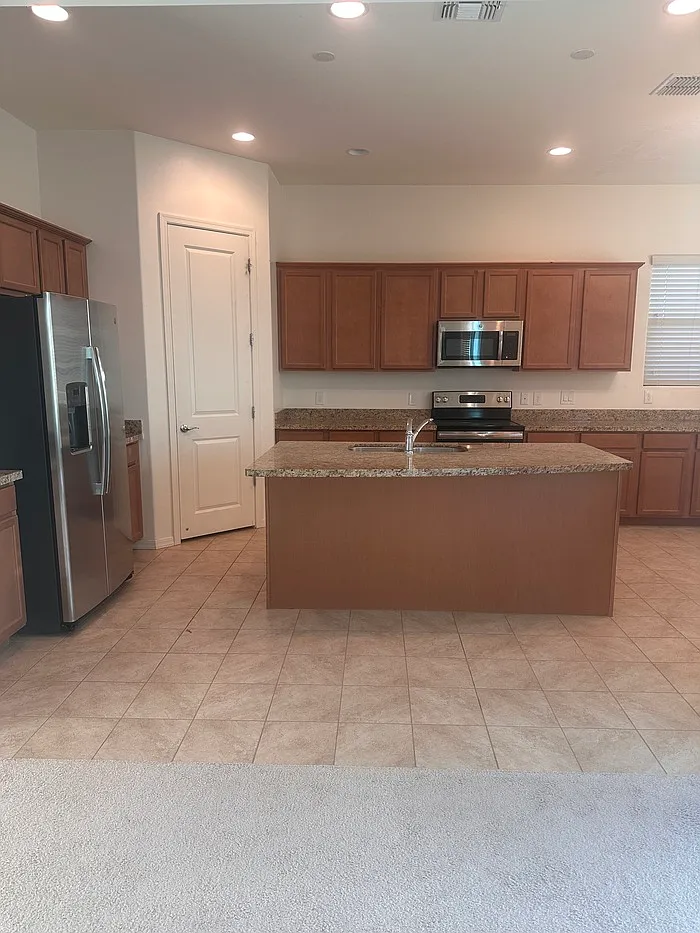 4 bed, 3.0 bath, 2663 sqft, $2,650 — Photo 4