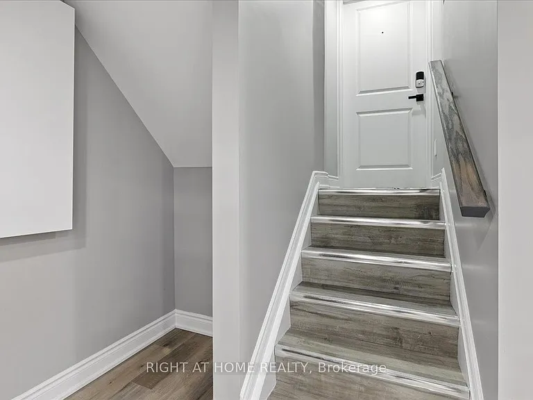 1 Lorilee Cres — Photo 11