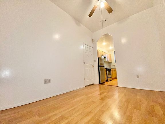 2nd image of 684 Lorimer St APT 1r
