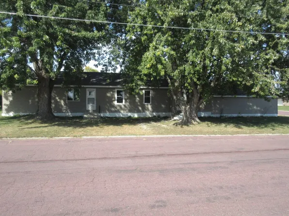 407 E 2nd St, Sherburn, MN 56171