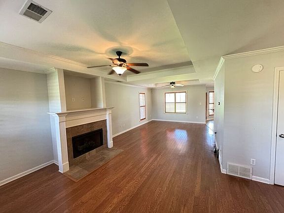 2nd image of 205 Hackberry Cv
