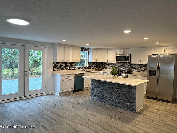 5th image of 6233 DELLA Court