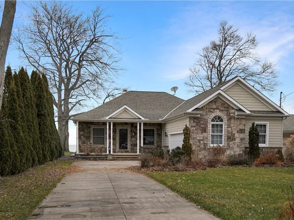 7593 Lakeshore Blvd, Madison, OH 44057