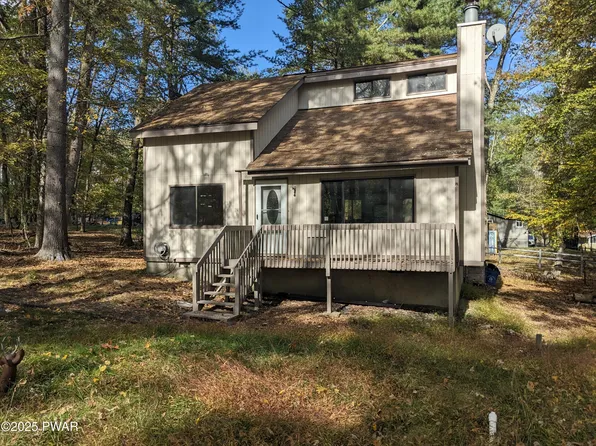 102 Red Squirrel Ct, Dingmans Ferry, PA 18328