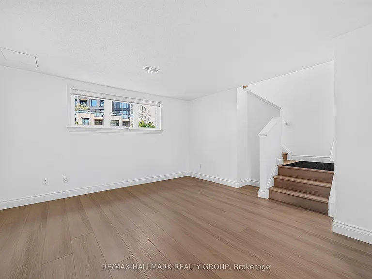 44 Centrepointe Dr — Photo 13