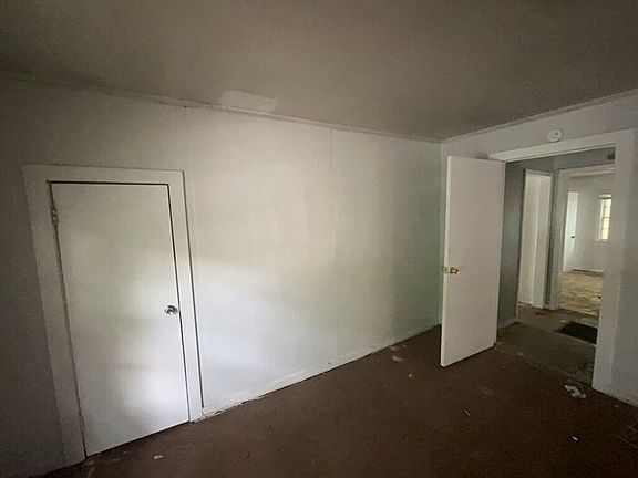 3rd image of 480 Eloise Dr
