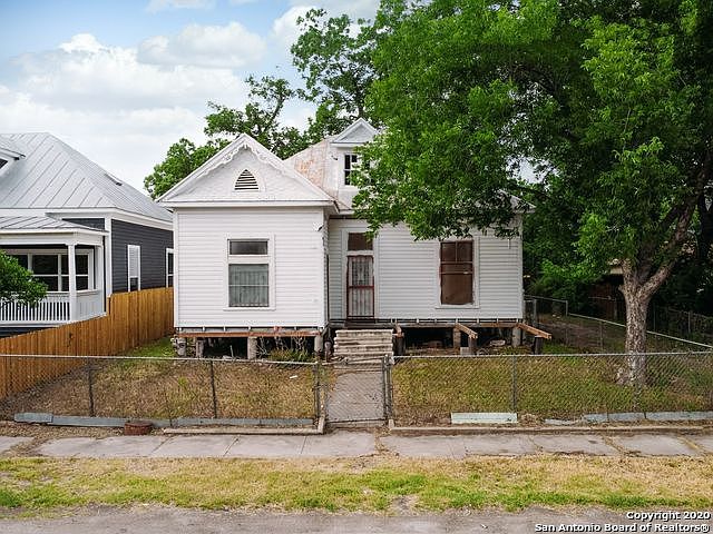 1st image of 215 Lowell St