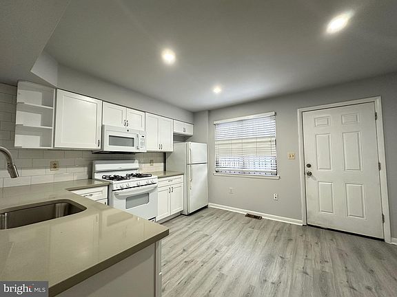 3rd image of 1616 Diamond St