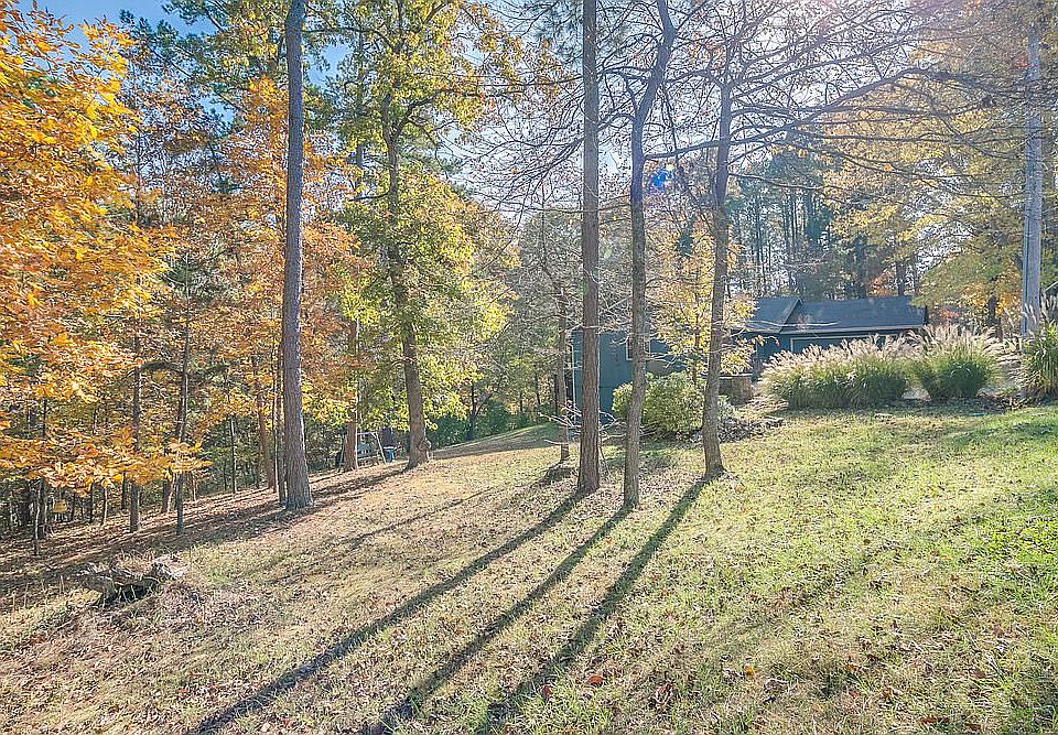 1st image of 8 Helmsley Ln