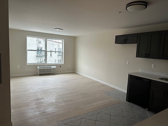 4th image of 54 Wall St #10944521
