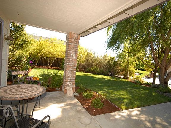 2nd image of 807 Buckingham Pl