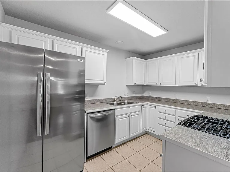1666 Oakland Ave — Photo 4
