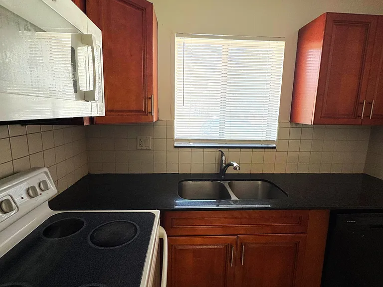 933 W Jasmine Dr — Photo 7