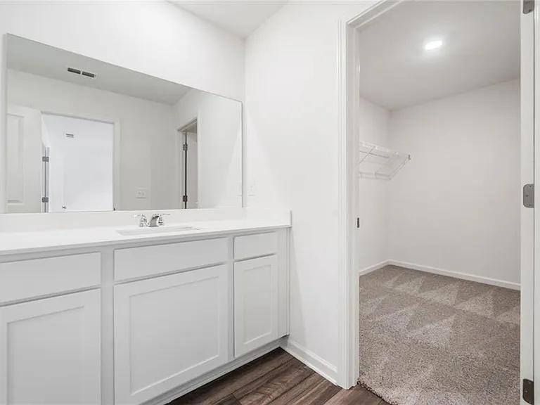 602 Jervis Way — Photo 37