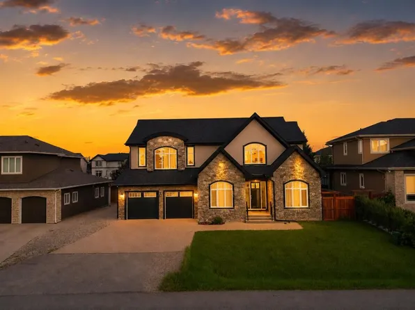 772 E Lakeview Rd, Chestermere, AB T1X 0W7