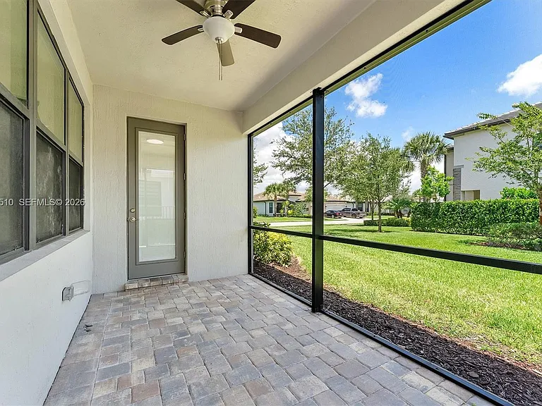 2485 Primrose Pl — Photo 38