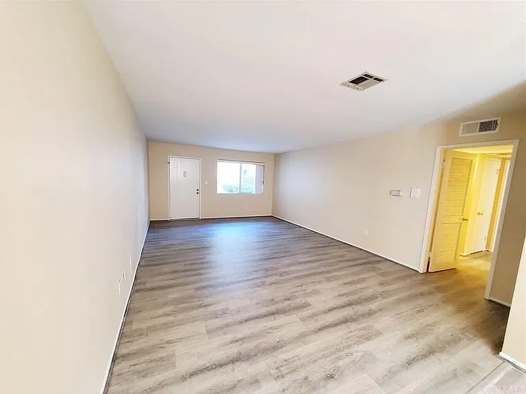 12801 Moorpark St #103 — Photo 3