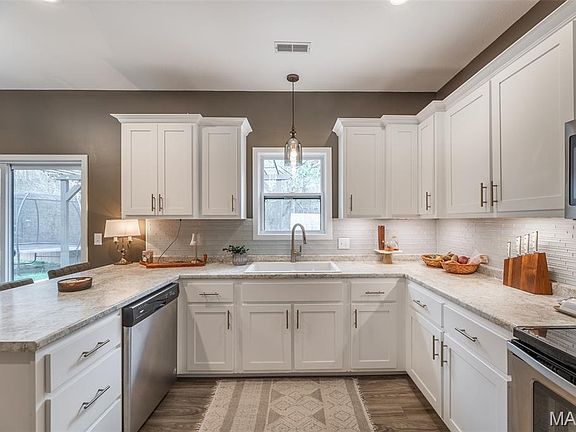 5th image of 5931 Melissa Ln