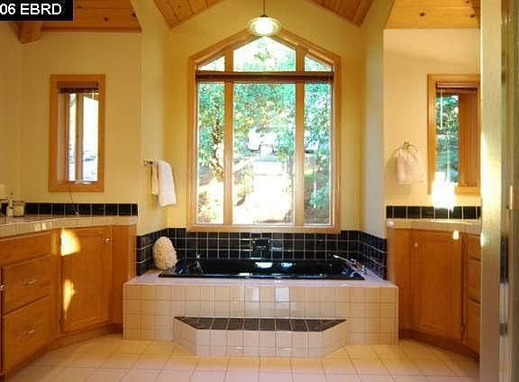 Master bathroom (bathroom #1)