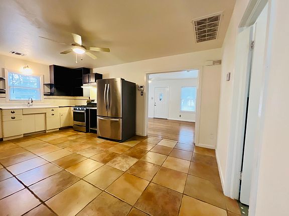 5th image of 1554 W Lullwood Ave