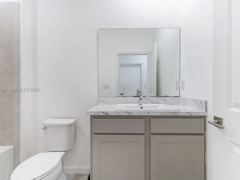 1170 SW 7th Ct #1170 — Photo 27