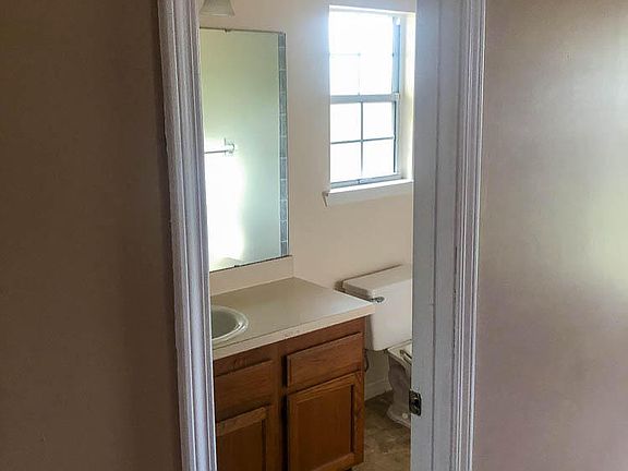 3rd image of 7983 Mactavish Way N