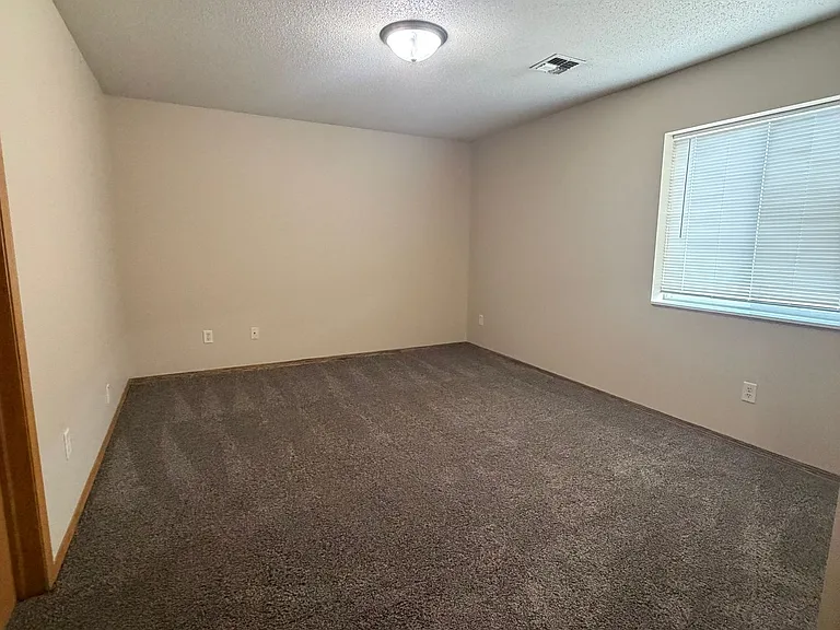 3619 W Ralph Rogers Rd — Photo 8