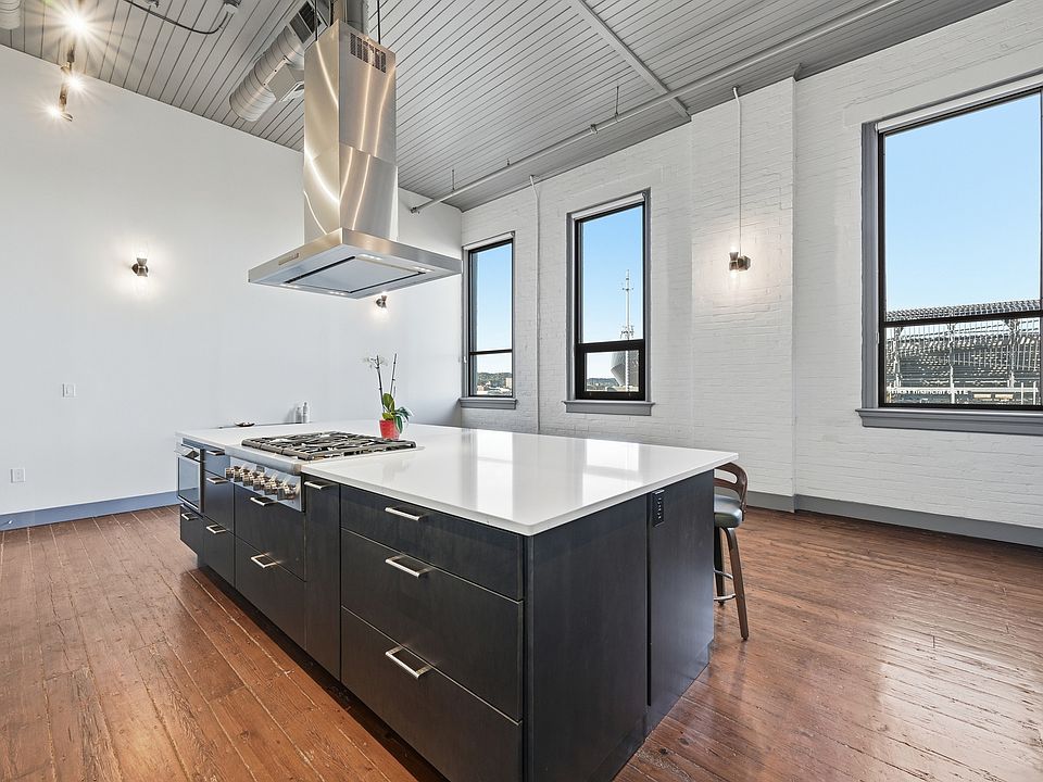 Spacious island for those large gatherings